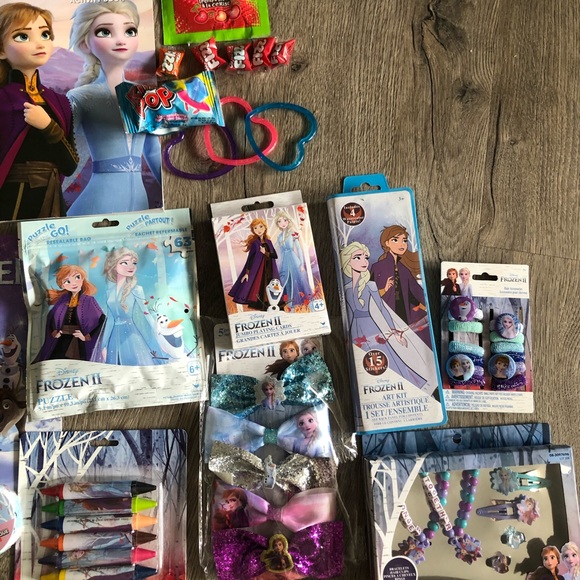 Frozen gift lot!!! - Picture 4 of 7
